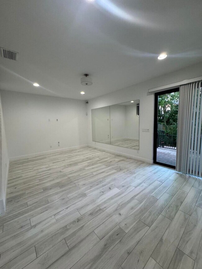 Foto del edificio - 615 Windward Cir