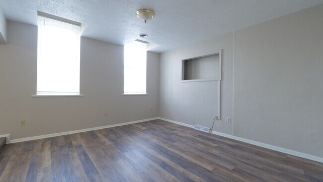 Building Photo - 2308 E Carson St