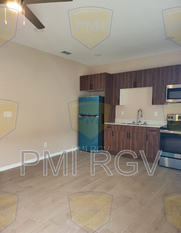 Building Photo - 3009 W Kenwood St