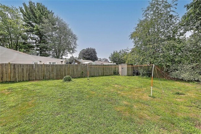 Foto del edificio - 52 Leroy Dr