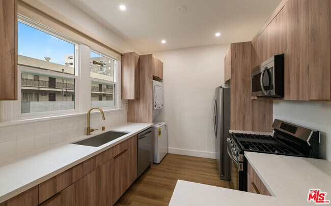 Foto del edificio - 5727 Carlton Way