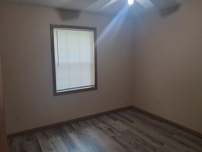 Building Photo - 3 Bedroom/ 2 Bathroom Duplex
