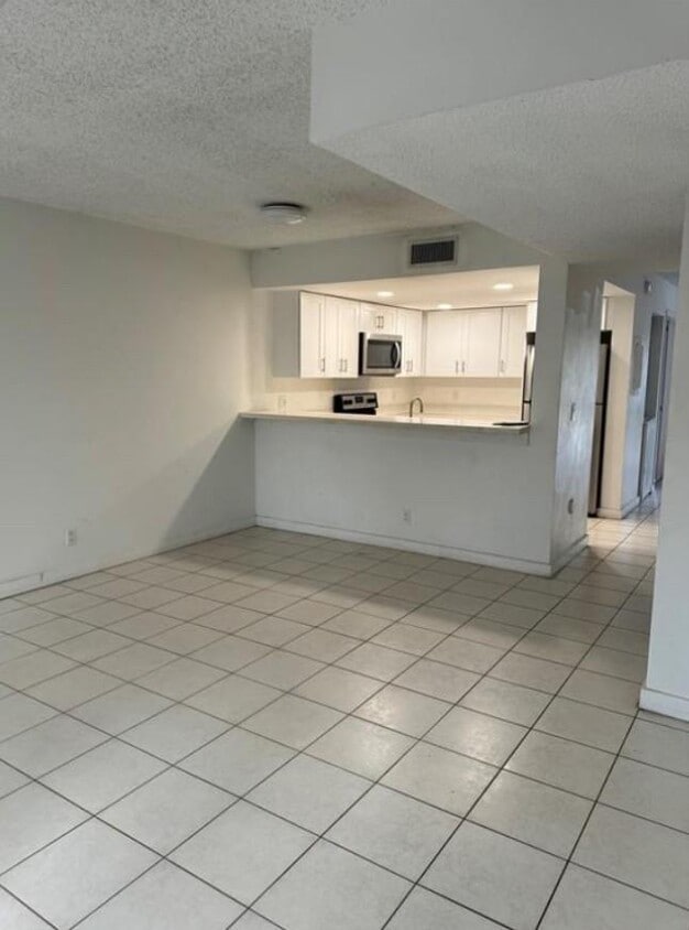 Building Photo - 4425 SW 70th Ter