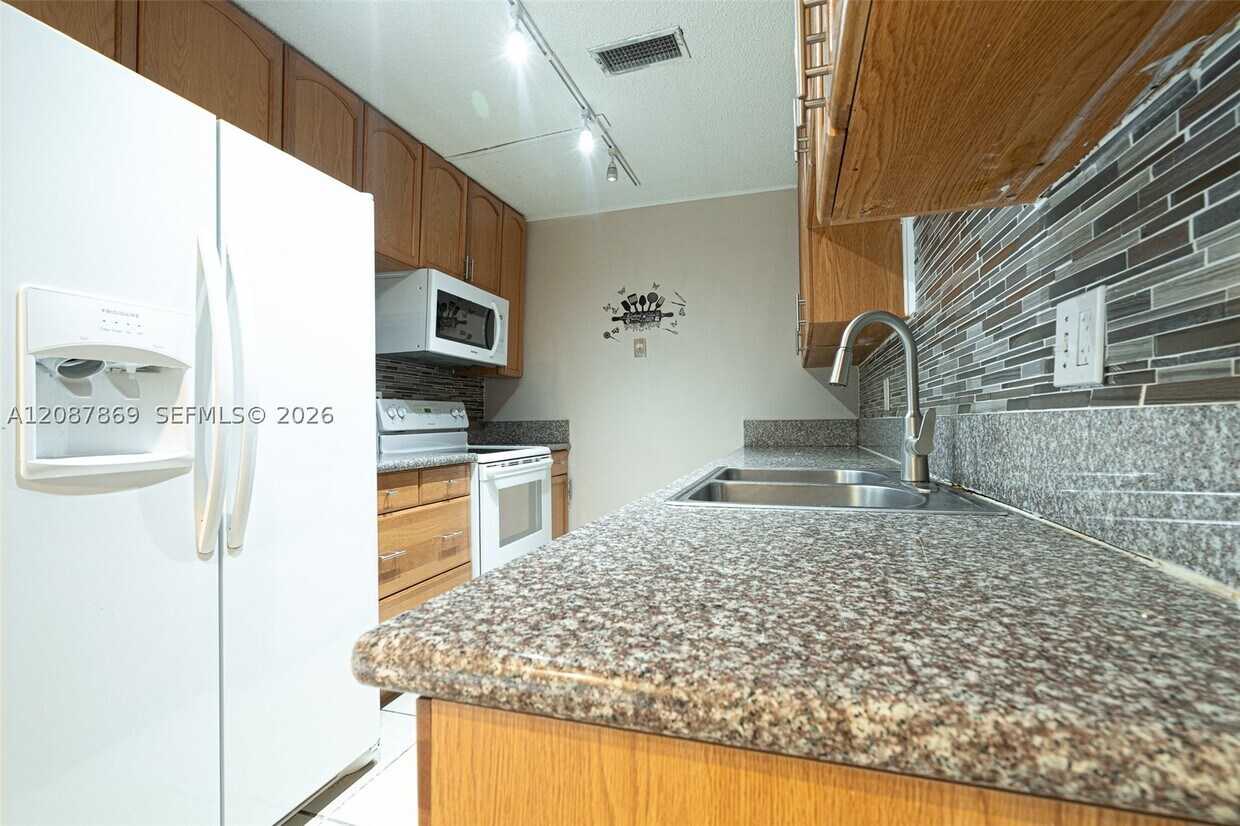 Foto del edificio - 8913 NW 28th Dr