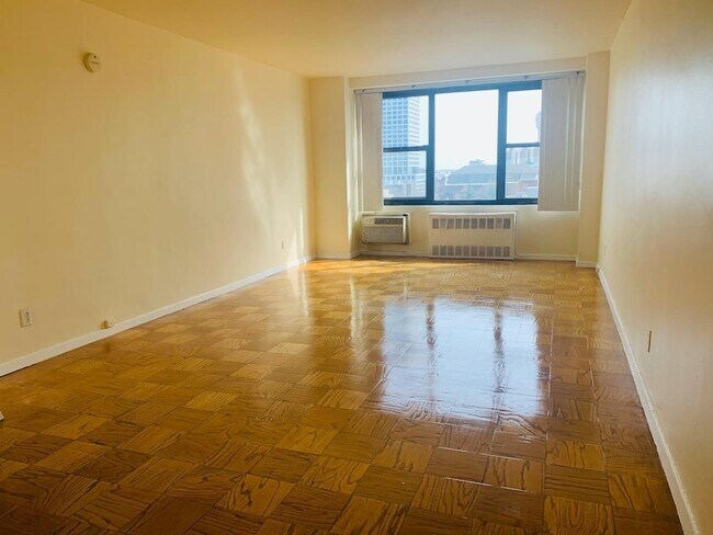Foto del edificio - 10 Huron Ave
