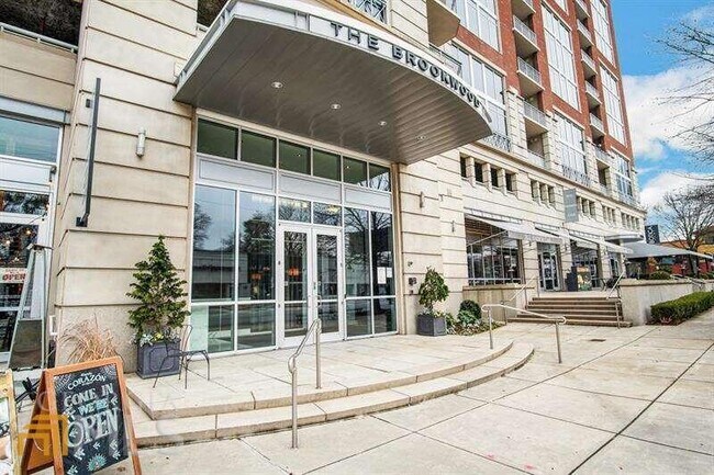 Building Photo - 1820 Peachtree Rd NW