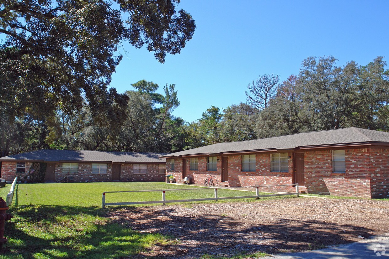 Building Photo - 537 Hickory Ave