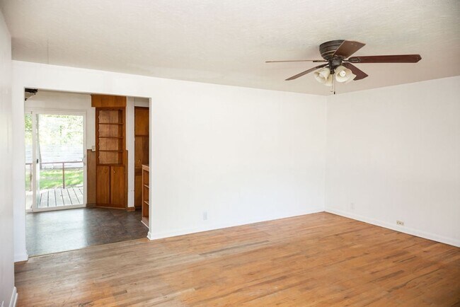 Foto del edificio - Charming 4 Bedroom, 1.75 Bath Brick Ranch Near Old Town!