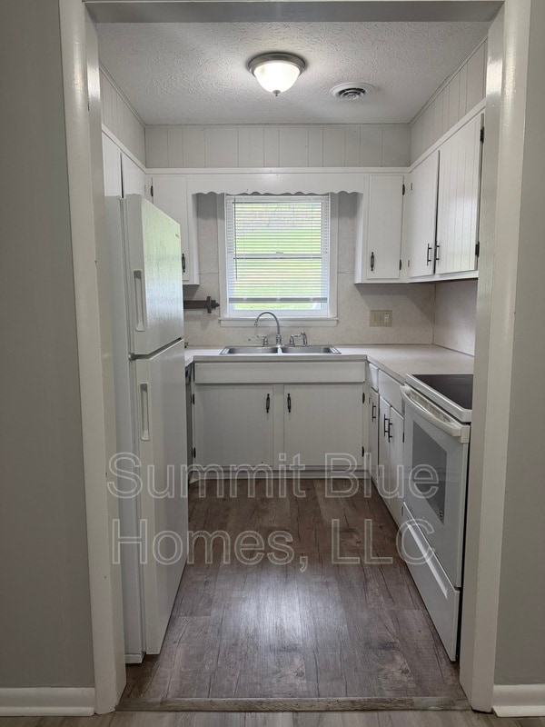 Building Photo - 3955 Kent St