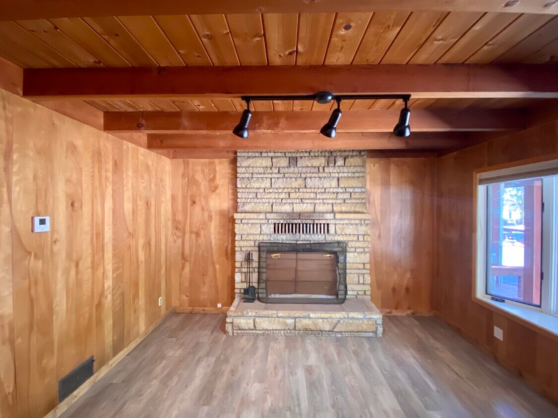 Living room - 3340 Deer Park Ave