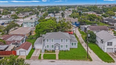 Building Photo - 4618 Avenue S 1/2