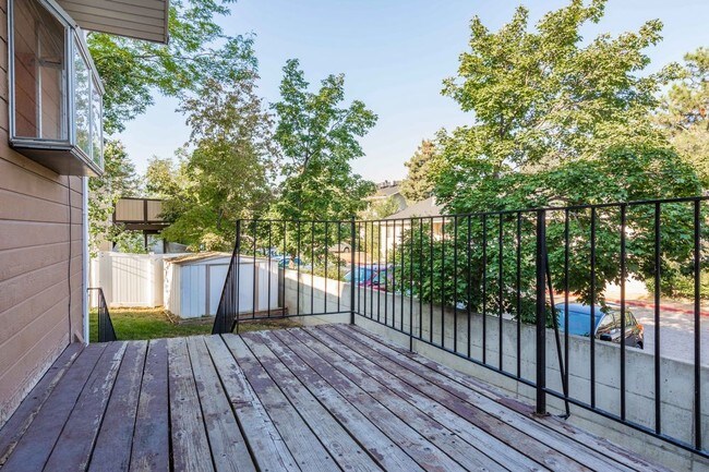 Foto del edificio - 6876 Hillside Village Cir