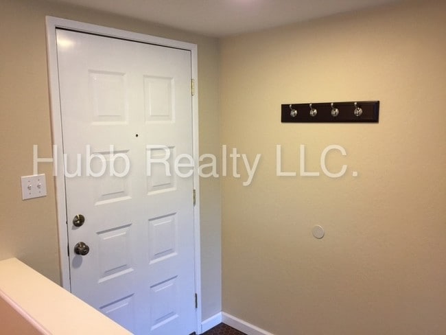 Building Photo - 4230 Sierra Madre Dr