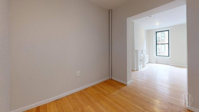 Building Photo - 318 E 80th St