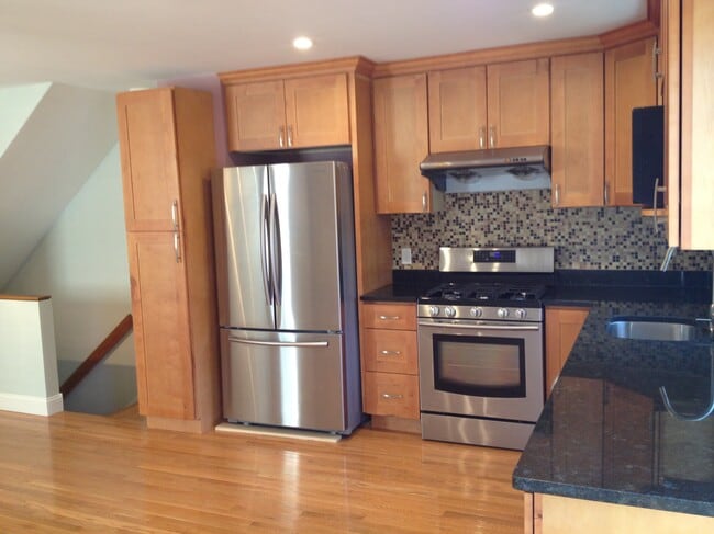 Kitchen - 212 Charles St