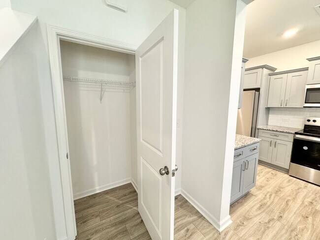 Foto del edificio - Available December 8th — Beautiful & Spacious 3BR/2.5BA Home minutes from shopping and  I-85