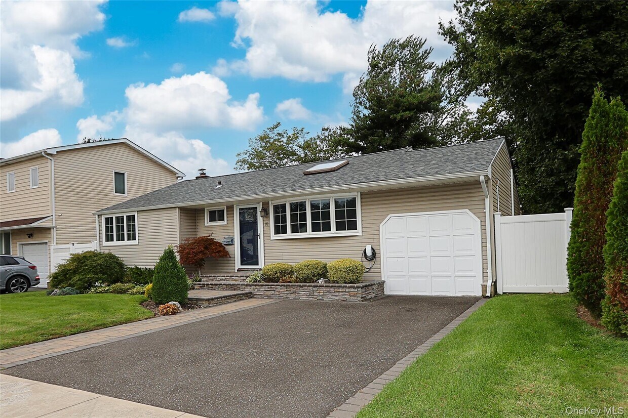 Primary Photo - 10 Park Dr