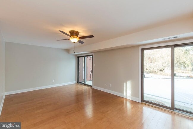 Building Photo - 206 Worthington Dr