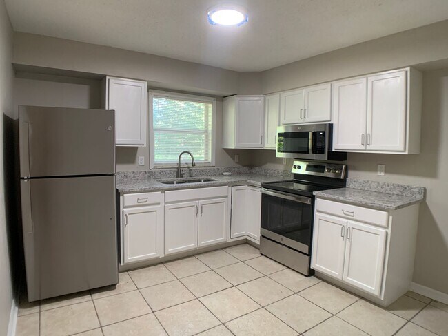 Foto del edificio - 1114 Birchwood Ct