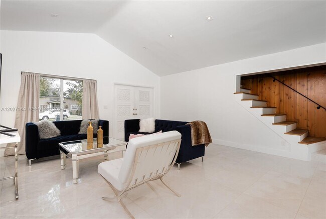 Foto del edificio - 2555 NE 202nd St