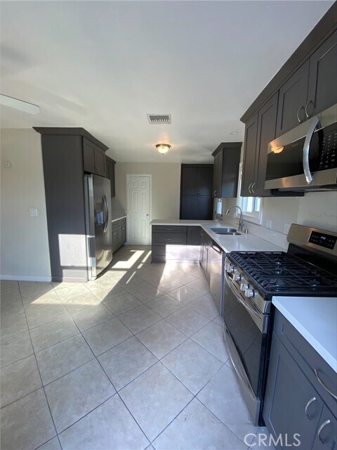 Foto del edificio - 16131 Warren Ln