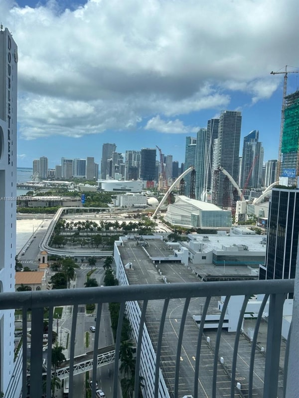 Foto del edificio - 1750 N Bayshore Dr