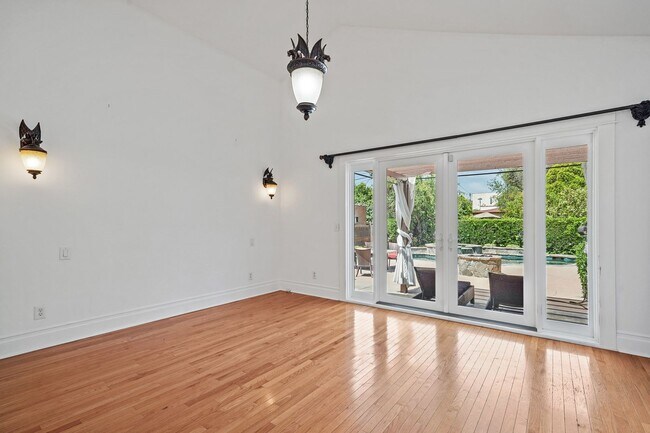 Building Photo - Peaceful North Hollywood Home - 3bd 3ba - ...