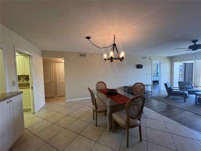 Foto del edificio - 23465 Harbor View Rd