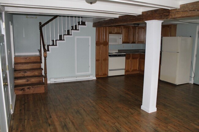 Foto del edificio - 327 N Main St