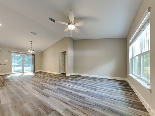 Building Photo - 286 E Elgrove Dr