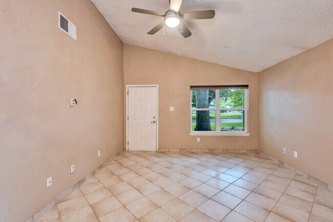 Foto del edificio - 9721 Holly Springs Dr