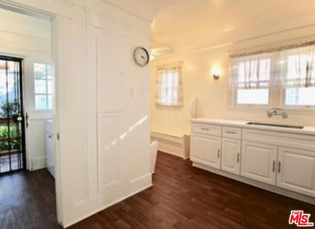 Foto del edificio - 1034 N Kenmore Ave