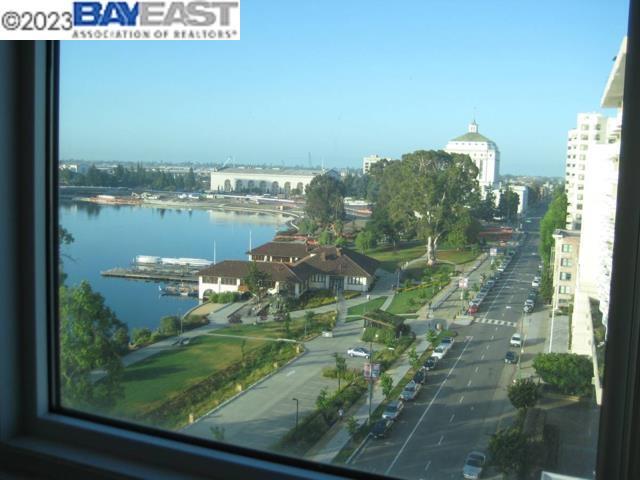 Foto del edificio - 1 Lakeside Dr