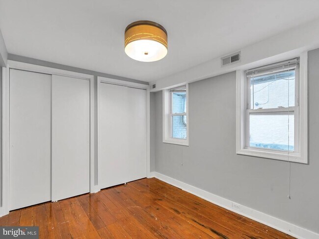 Building Photo - 1132 S Charles St