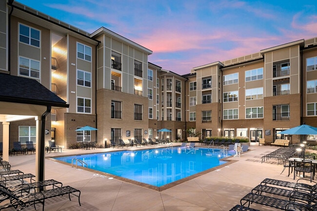 Building Photo - Abberly Solaire