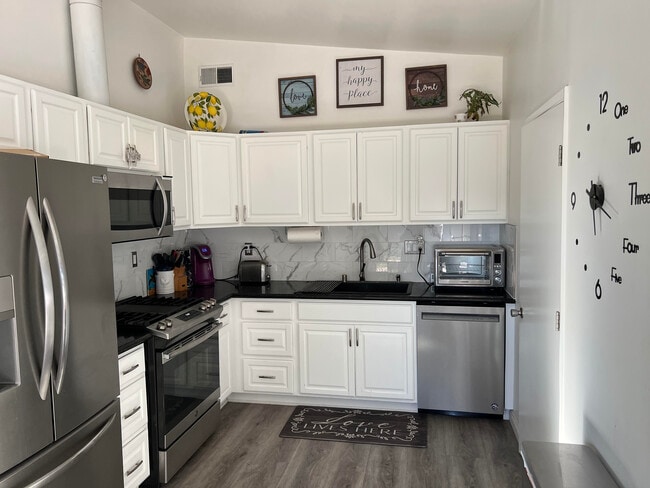 Building Photo - 2327 Dorothy St