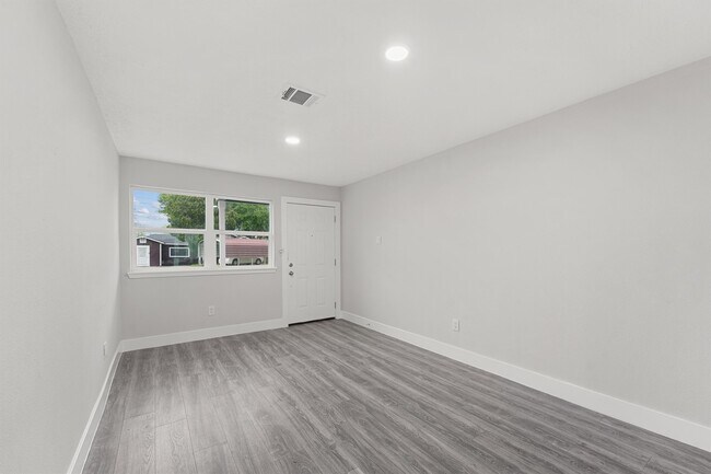 Foto del edificio - 4630 Clover St