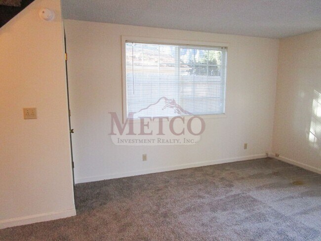 Building Photo - 01632