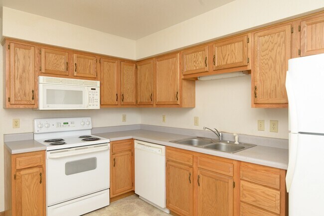 Building Photo - 2504 Southridge Dr