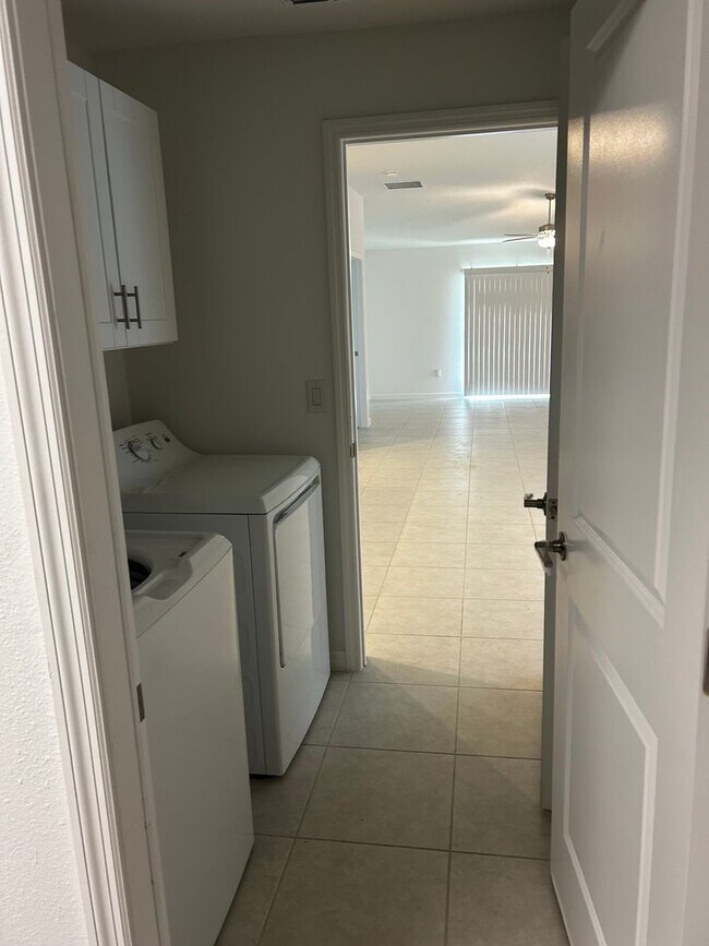 Foto del edificio - Charming 4 Bedroom Single Family Home in W...