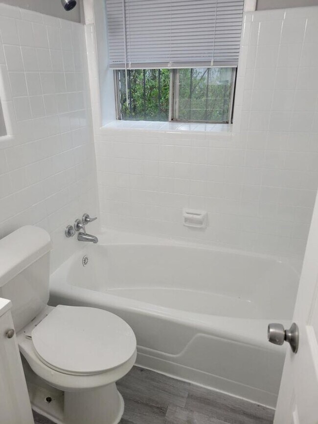 Foto del edificio - Beautiful 2 Bedroom Unit Available in East...