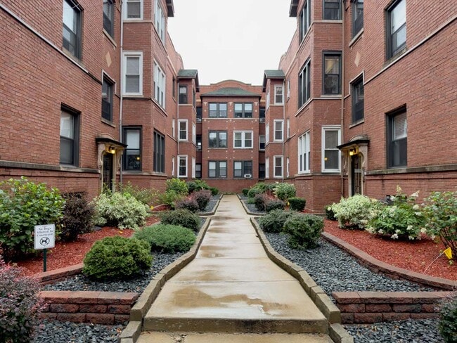 Building Photo - 4430 N Wolcott Ave