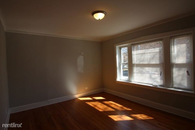 Building Photo - 4406 W Belden Ave