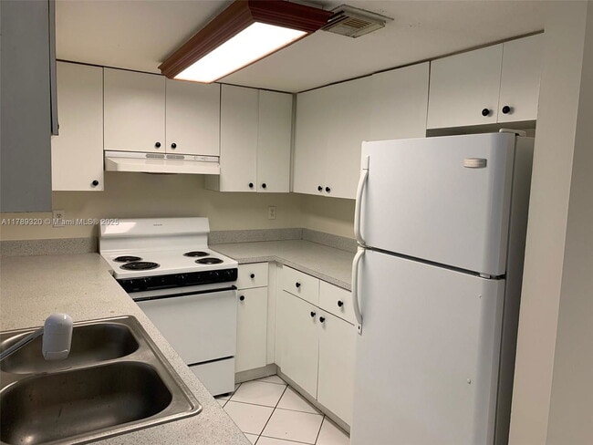 Building Photo - 9631 SW 138th Ave