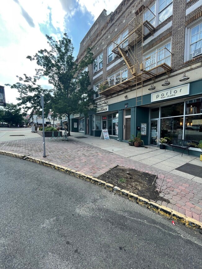 Foto del edificio - 227 Glenridge Ave