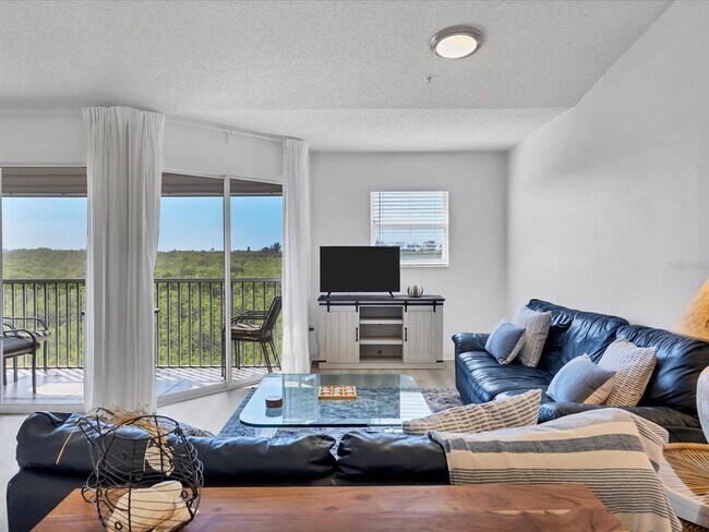 Foto del edificio - 3607 E Bay Dr