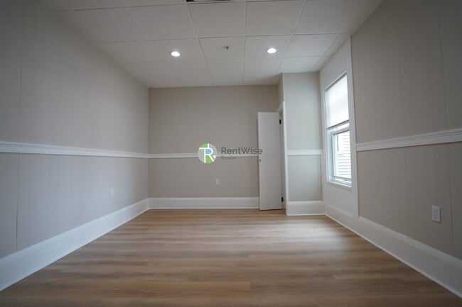 Building Photo - 142 Dorchester St