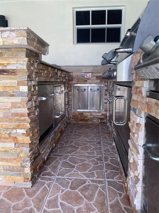 Foto del edificio - 3033 SW 16th Ter