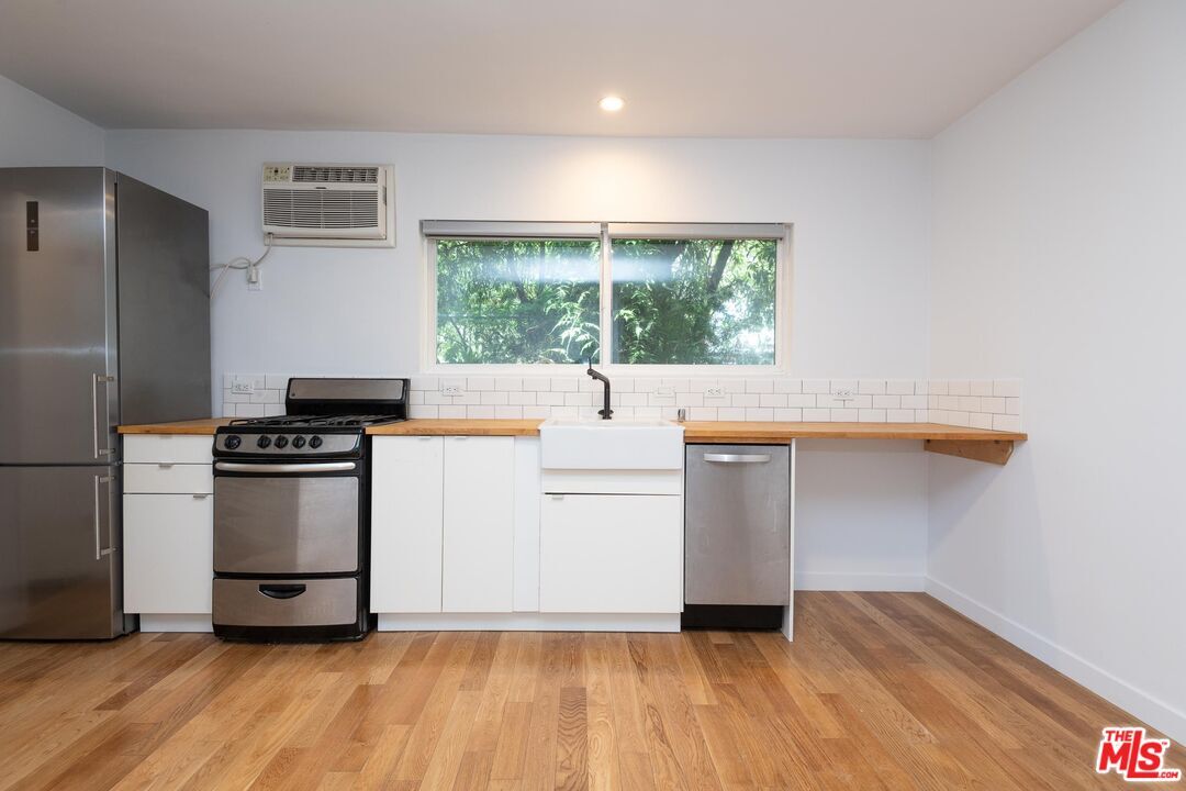 Foto principal - 3951 Marathon St