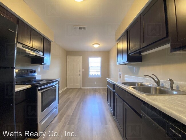 Building Photo - 650-688 S Parkell Ave
